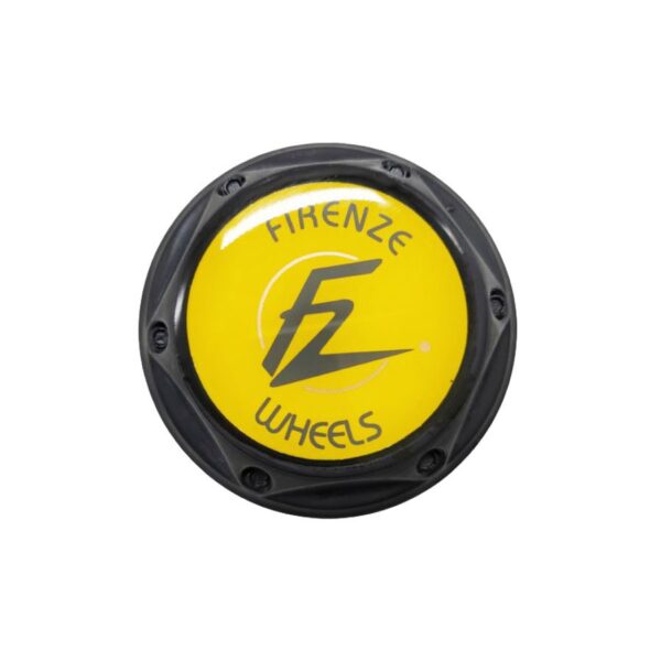 Tapa Rin Firenze Negra Resina Wheels Logo Negro Fondo Amarillo 50mm